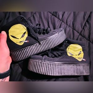 Jeffery Campbell limited run alien smoking platforms
